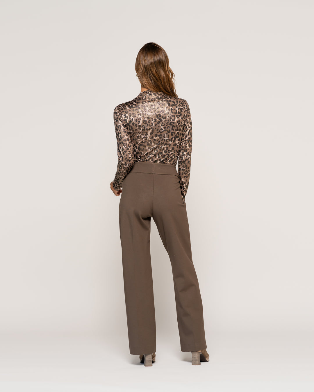 Pantalón Dominga Taupe Recto Sastrero Tiro Alto Ludovica