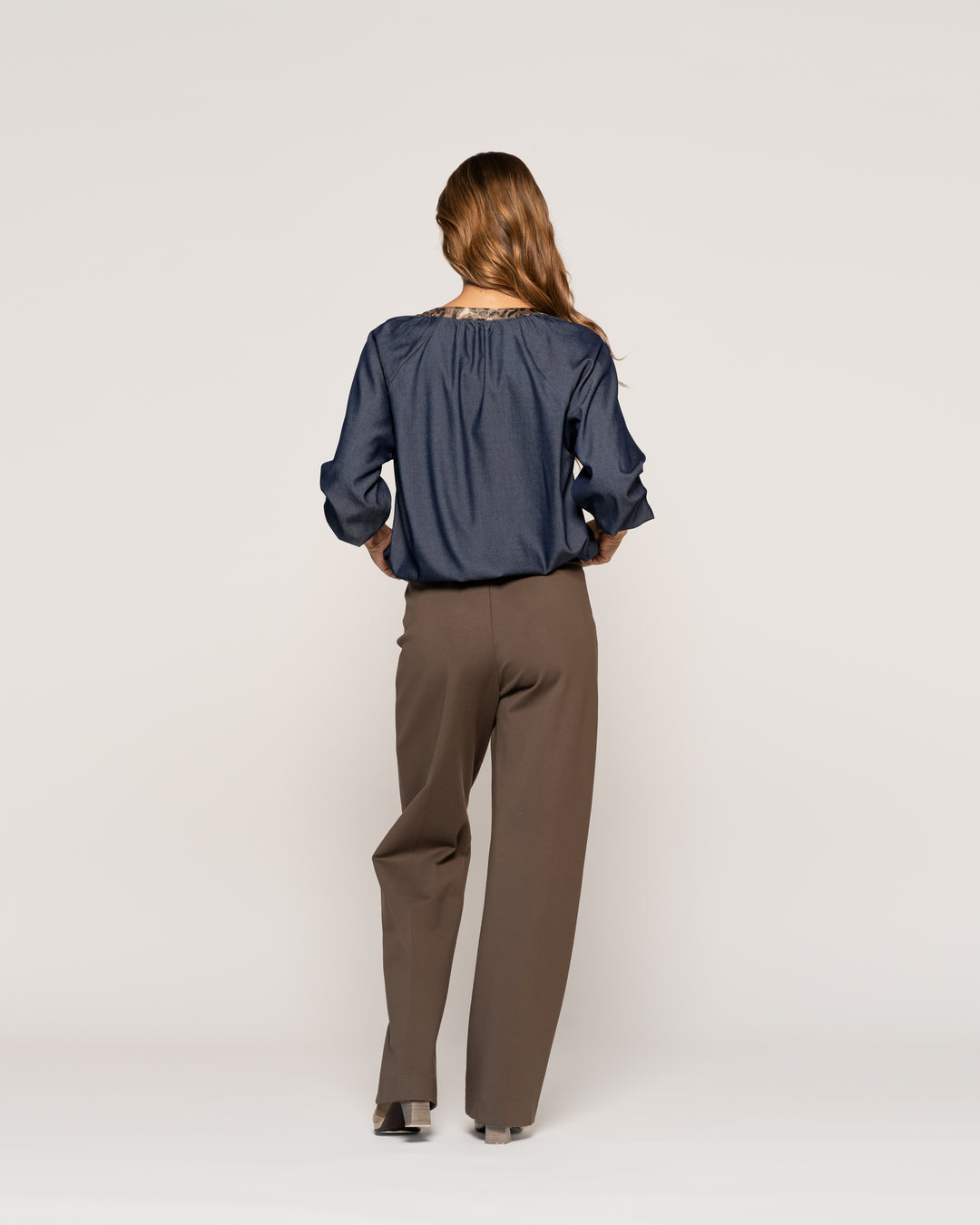 Blusa Amelia Índigo Fluida Cuello V Manga Larga Ludovica