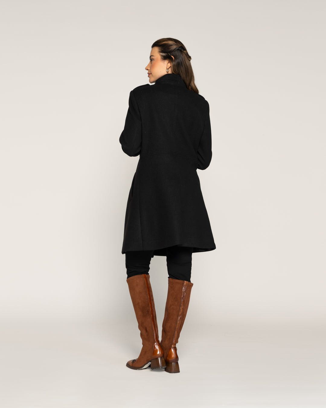 Abrigo Teodora Negro Cuello Alto Ludovica