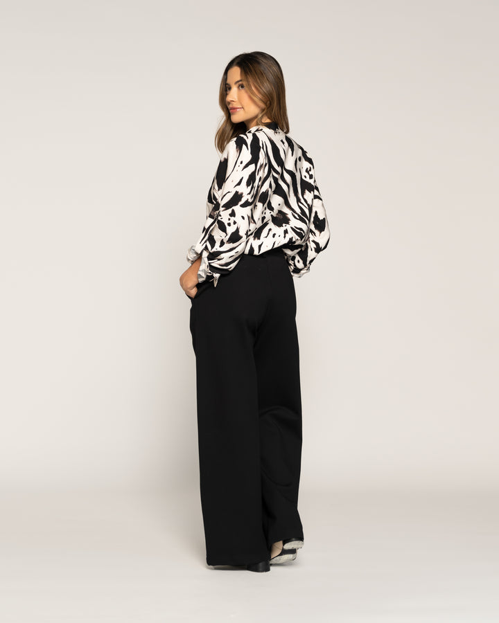 Blusa Ana Negra Ajustada Cuello V Manga Larga Ludovica
