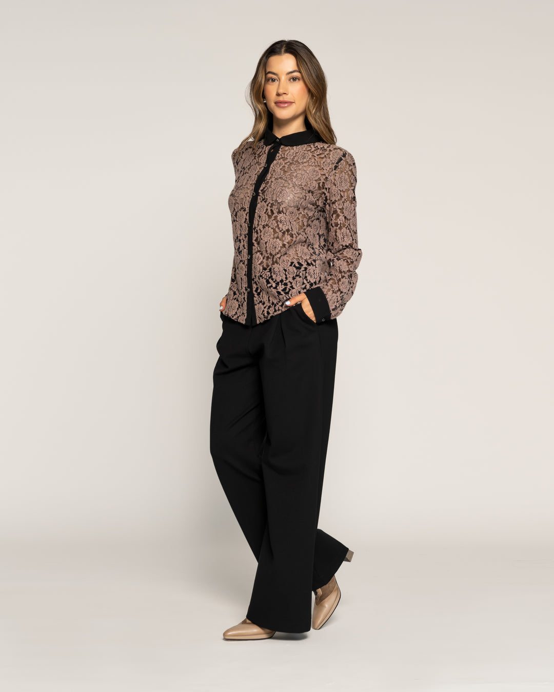 Blusa Fiorella Taupe Fluida Cuello V Manga Larga Ludovica