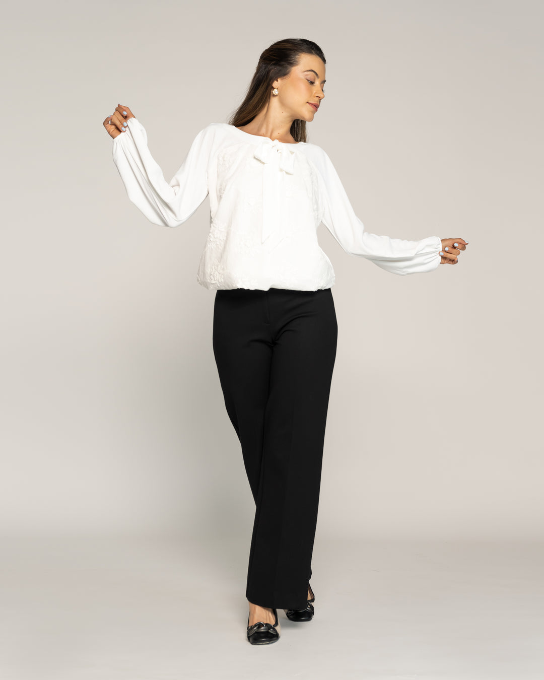 Blusa Margarita Crudo Fluida Cuello Redondo Manga Larga Ludovica