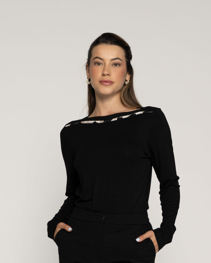 Polera Victoria Negro Ajustada Cuello Tipo Ojal Manga Larga Ludovica