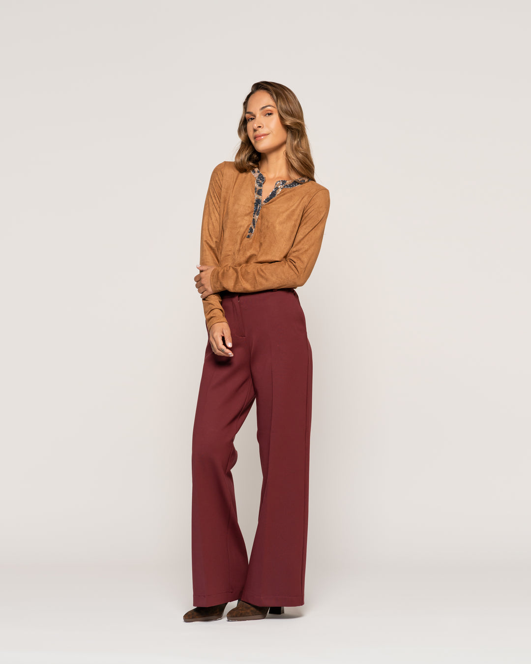 Polera Filomena Caramelo Regular Cuello V Manga Larga Ludovica