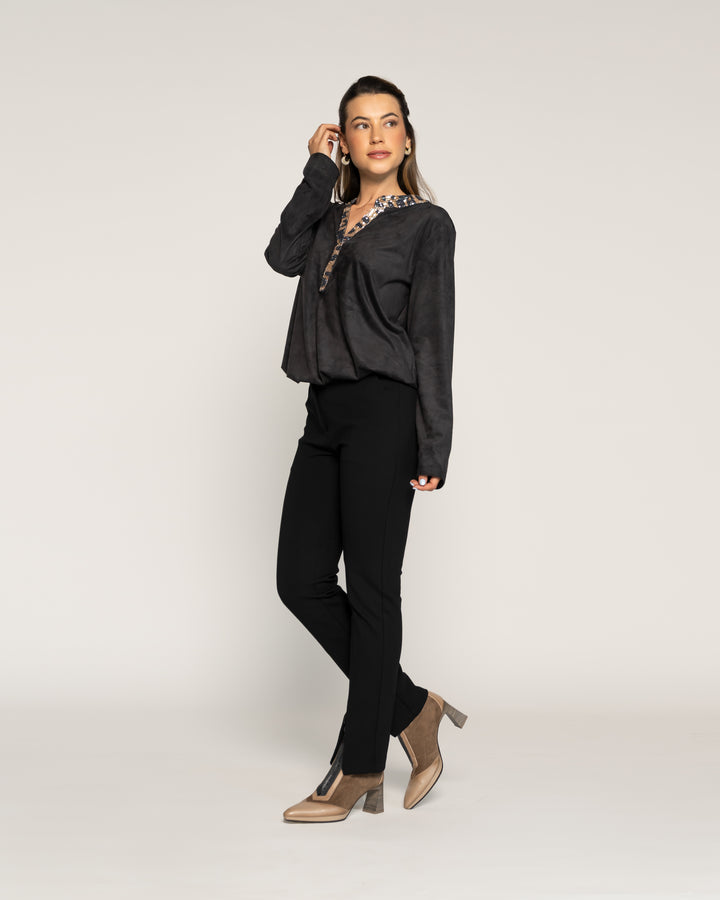 Polera Filomena Negro Regular Cuello V Manga Larga Ludovica