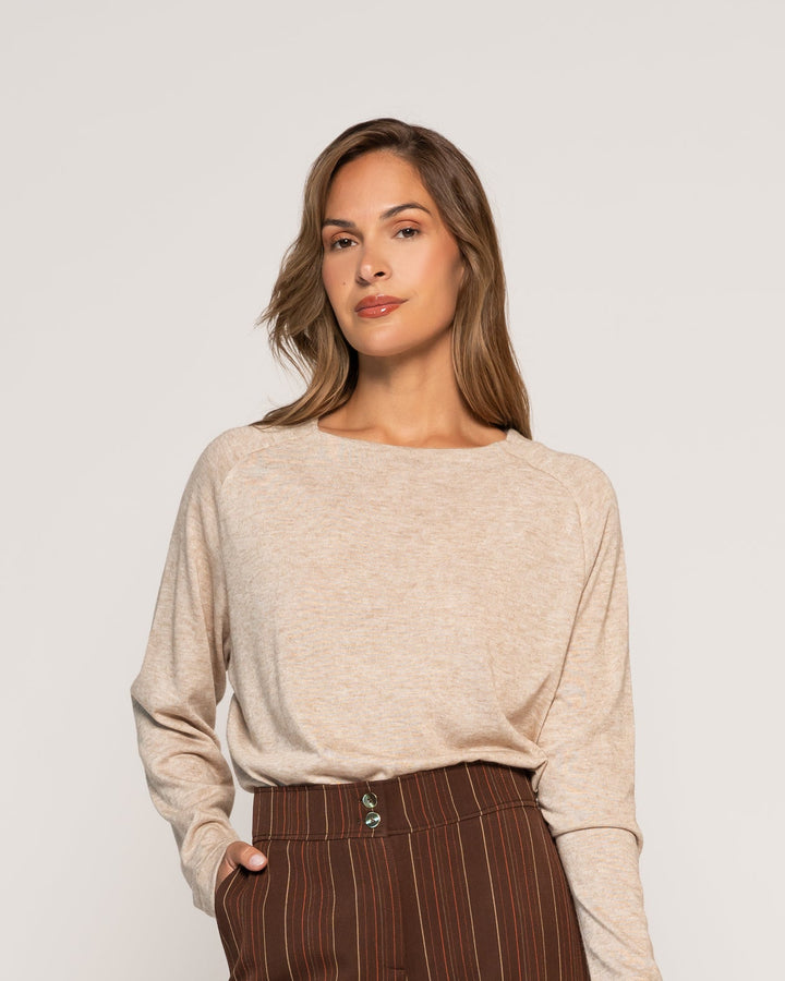 Polera Elvira Beige Ajustada Cuello Alto Manga Larga Ludovica