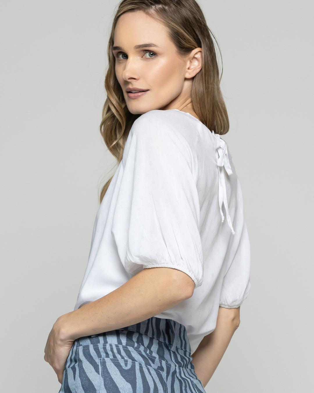 Blusa Mujer Bromelia Manga Globo Escote Redondo Blanca Crudo Ludovica