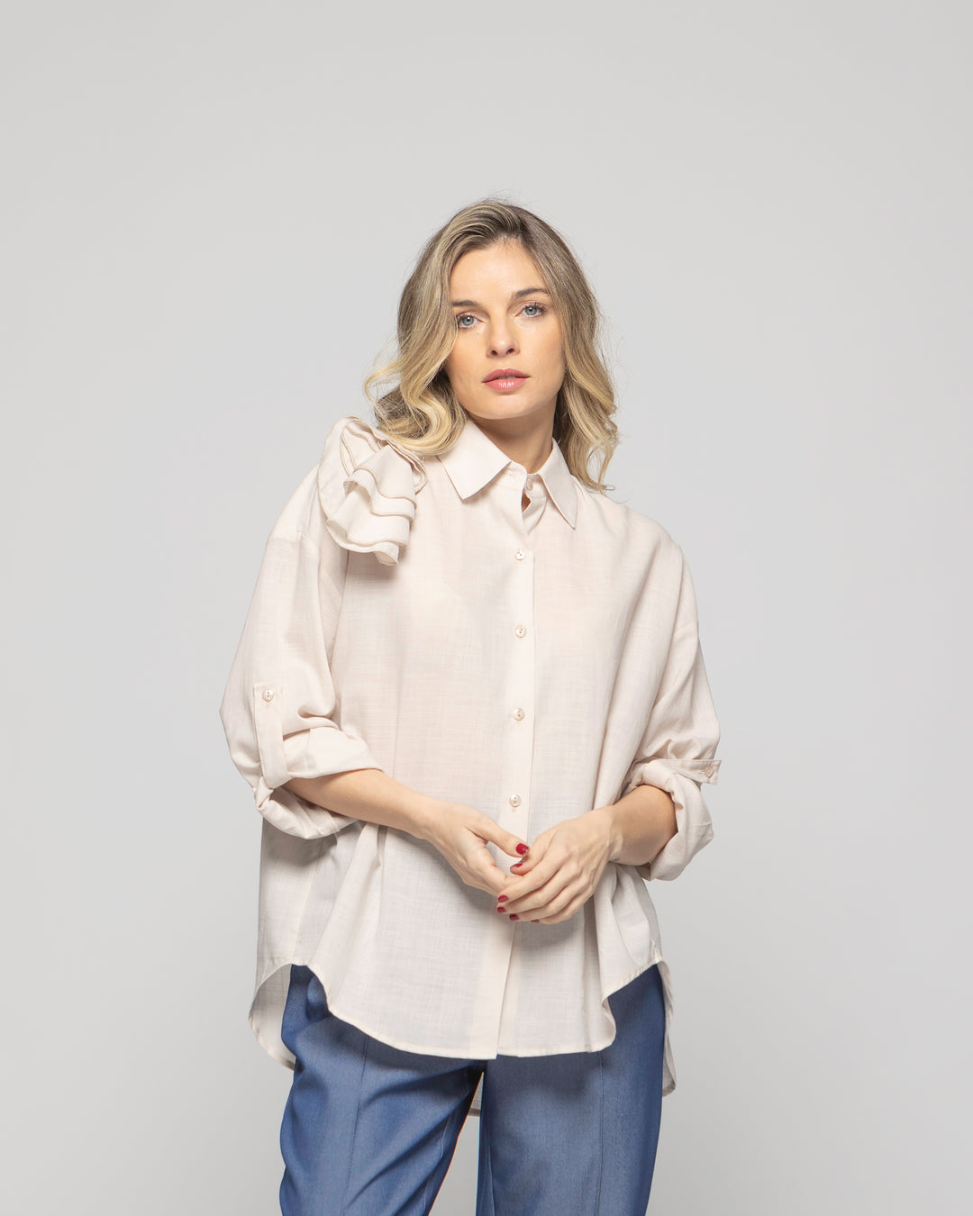 Blusa Mujer Buganvilla Camisera Viscosa Manga Larga Detalle Flor Beige Ludovica