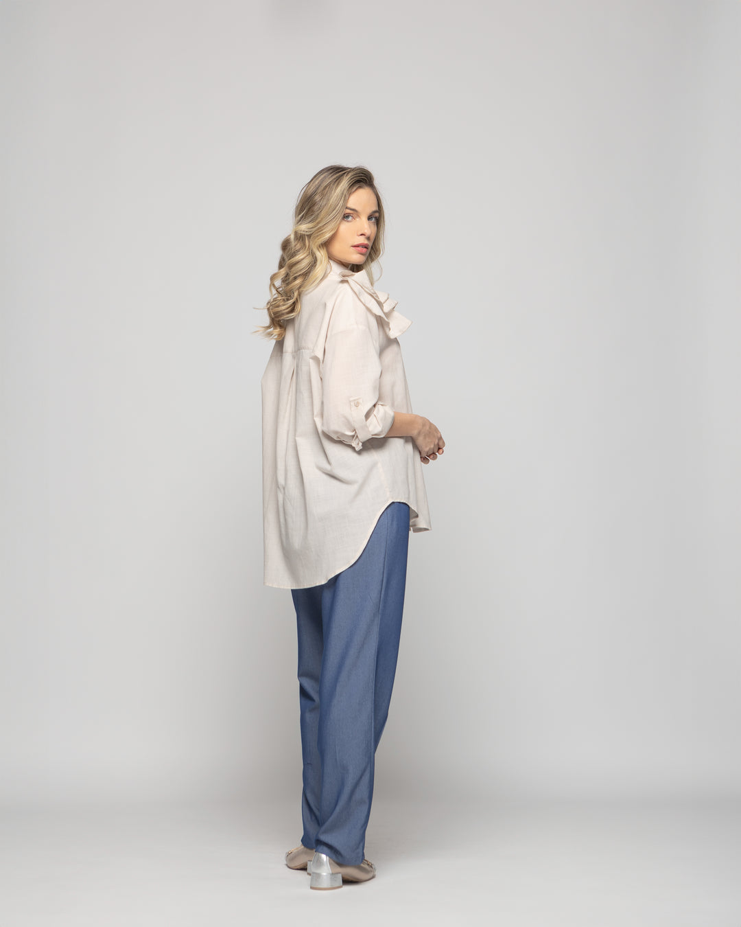 Blusa Mujer Buganvilla Camisera Viscosa Manga Larga Detalle Flor Beige Ludovica