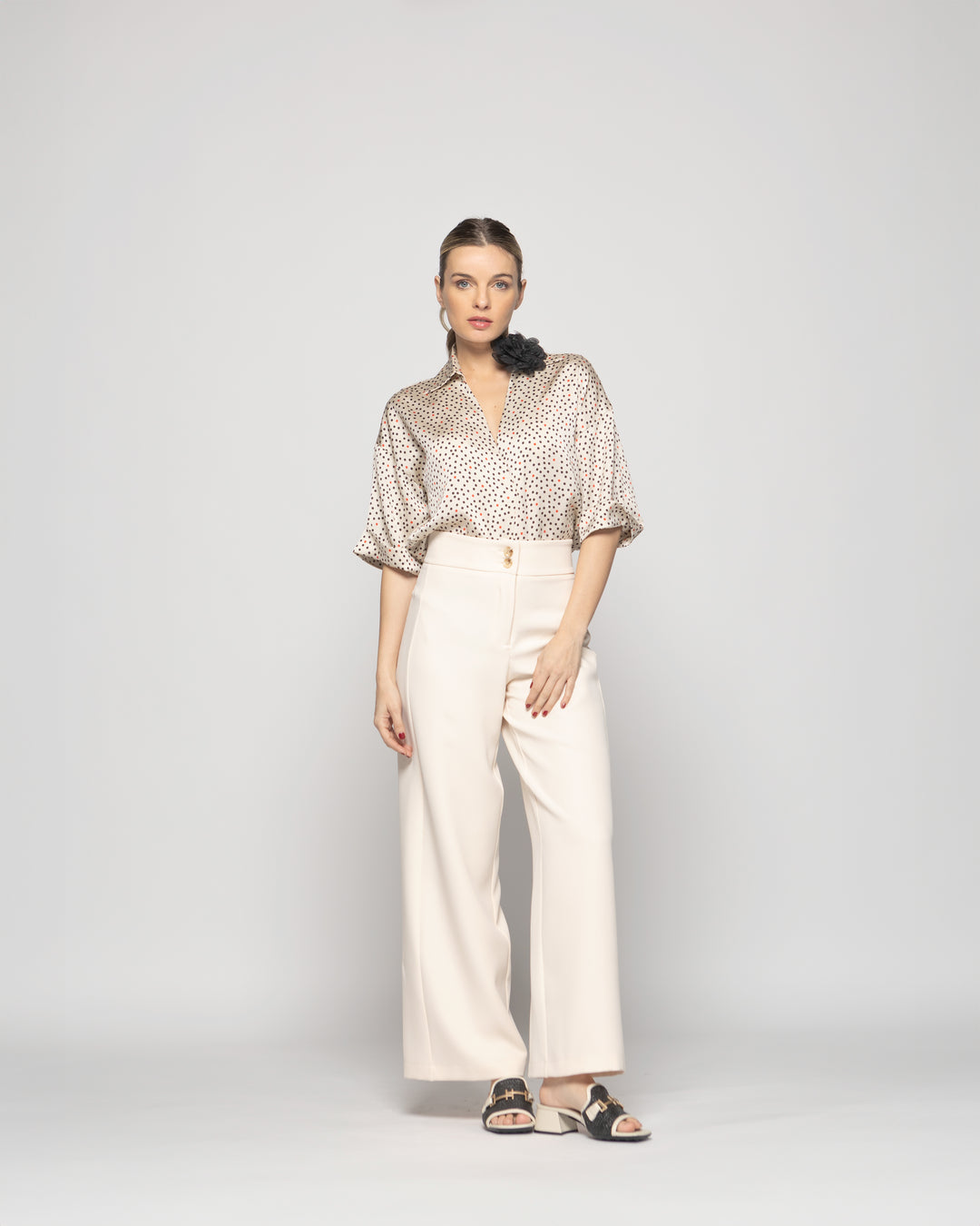 Blusa Mujer Boronia Escote V Estampado Lunares Colores Beige Ludovica