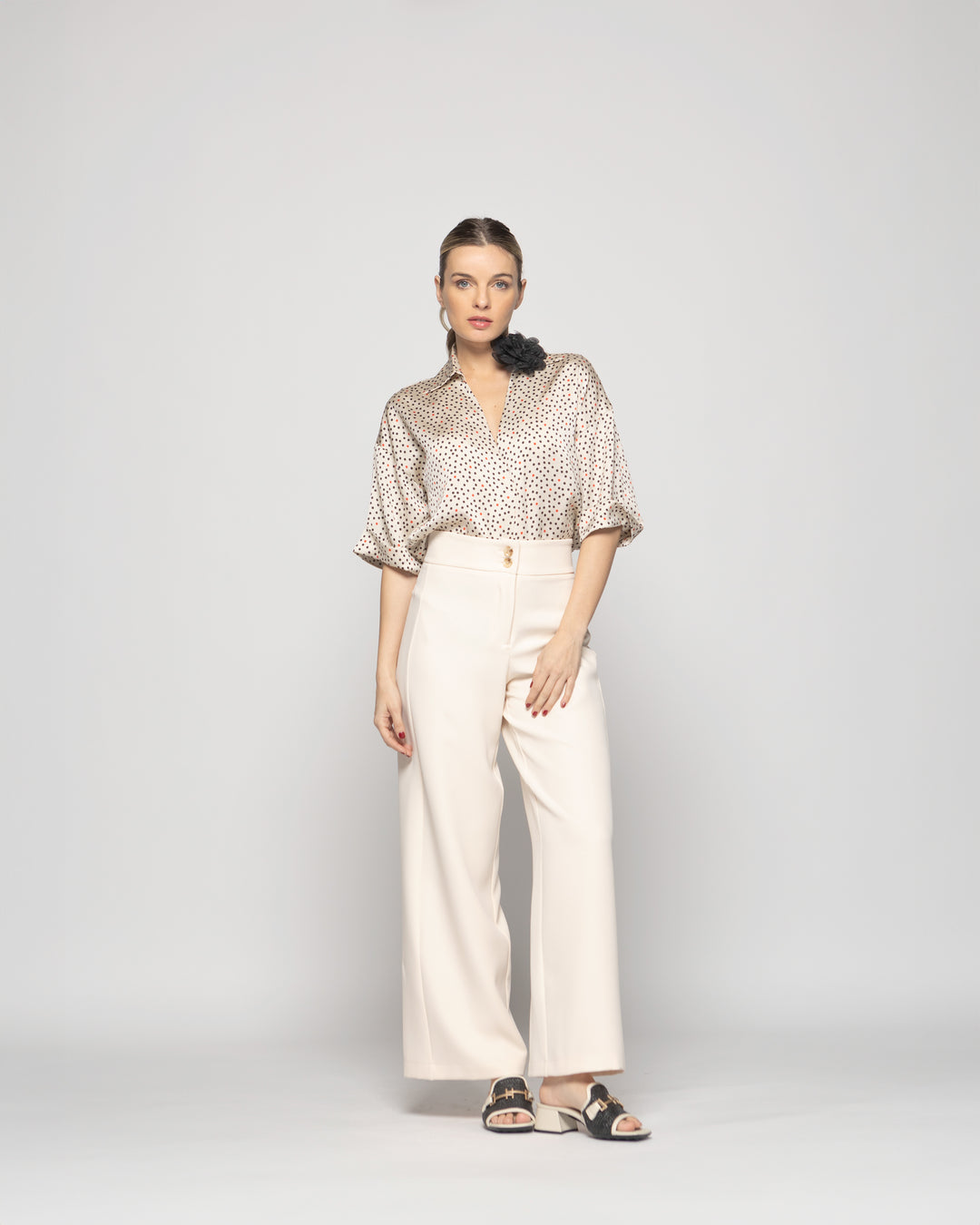 Blusa Mujer Boronia Escote V Estampado Lunares Colores Beige Ludovica