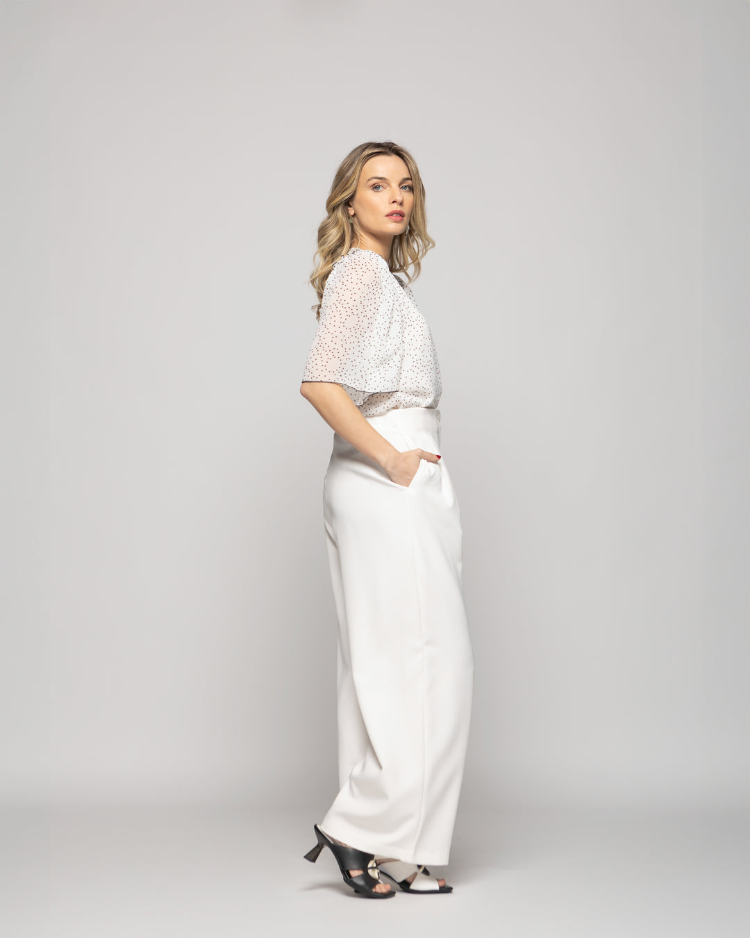 Blusa Mujer Bouvardia Escote V Mini Lunares Blanca Ludovica