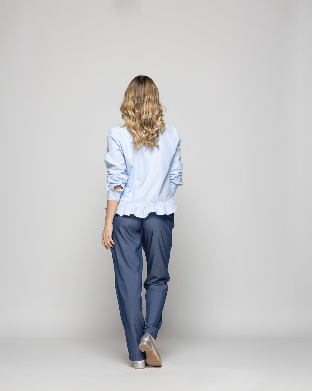 Blusa Mujer Cala Camisera Lisa Con Volante En Basta Celeste Ludovica