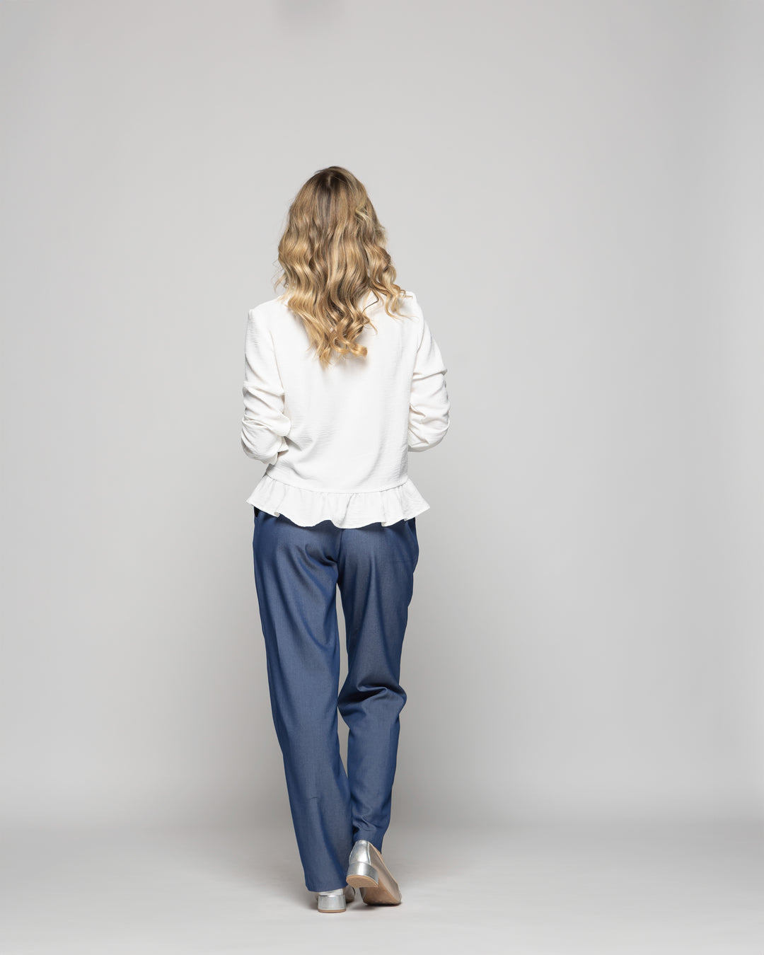 Blusa Mujer Cala Camisera Lisa Con Volante En Basta Blanca Crudo Ludovica