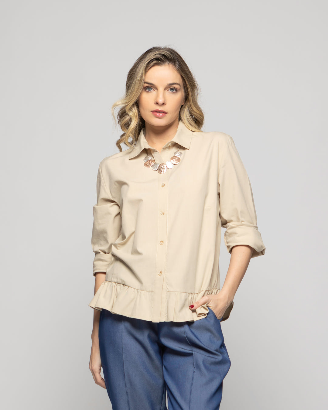 Blusa Mujer Cala Camisera Lisa Con Volante En Basta Blanca Beige Ludovica