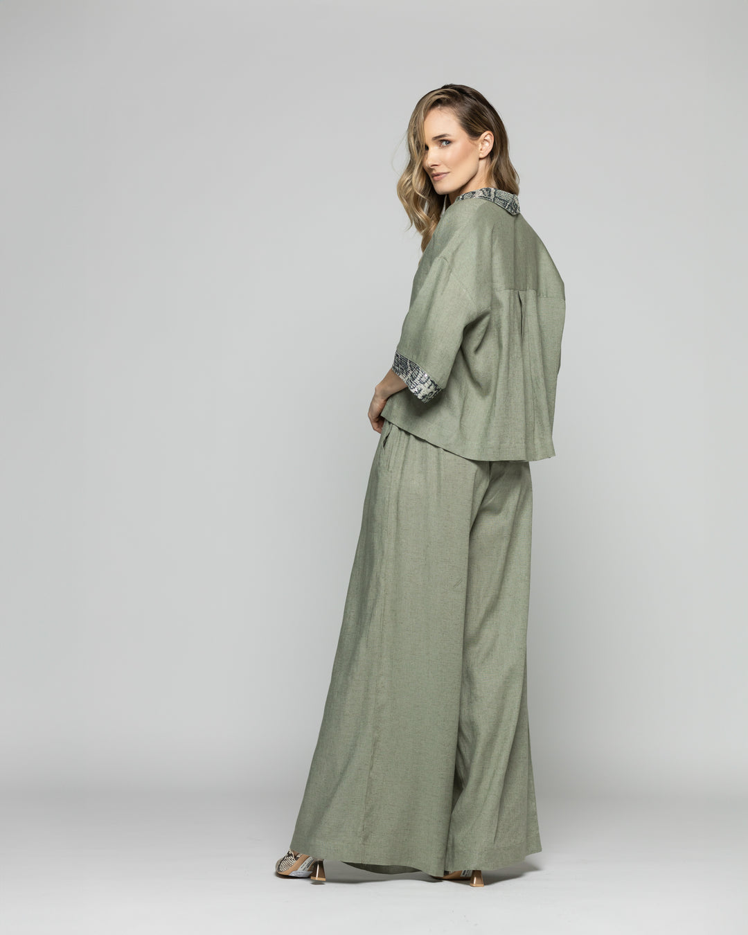 Blusa Mujer Fresia Viscosa Lino Mangas 3/4 Detalle Lentejuelas Verde Militar Ludovica