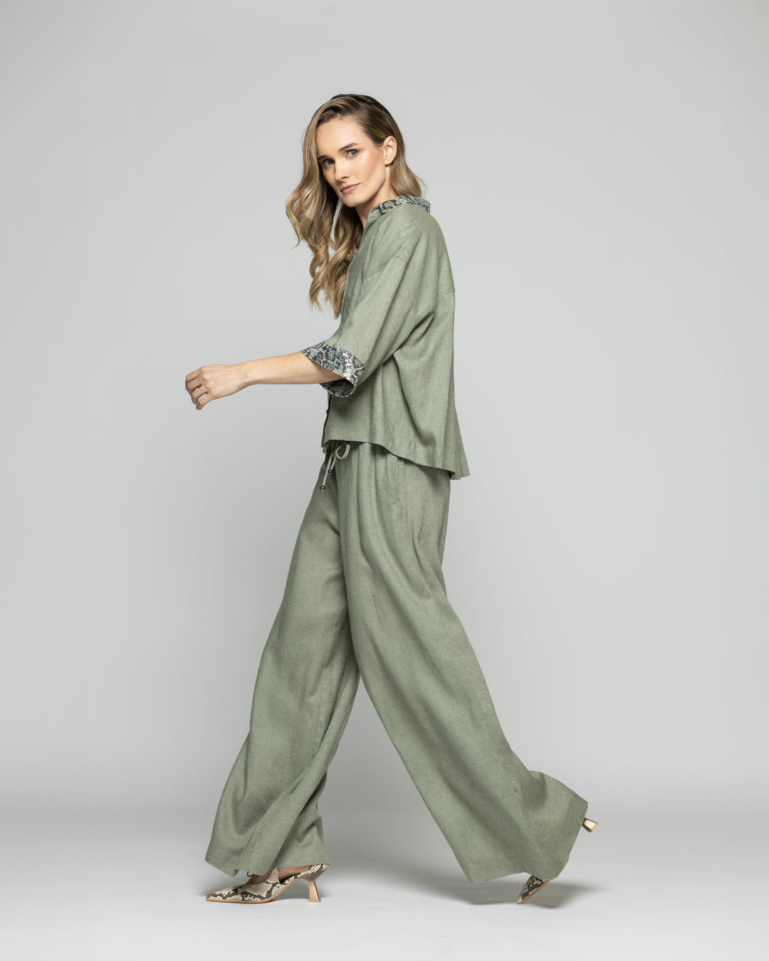 Blusa Mujer Fresia Viscosa Lino Mangas 3/4 Detalle Lentejuelas Verde Militar Ludovica