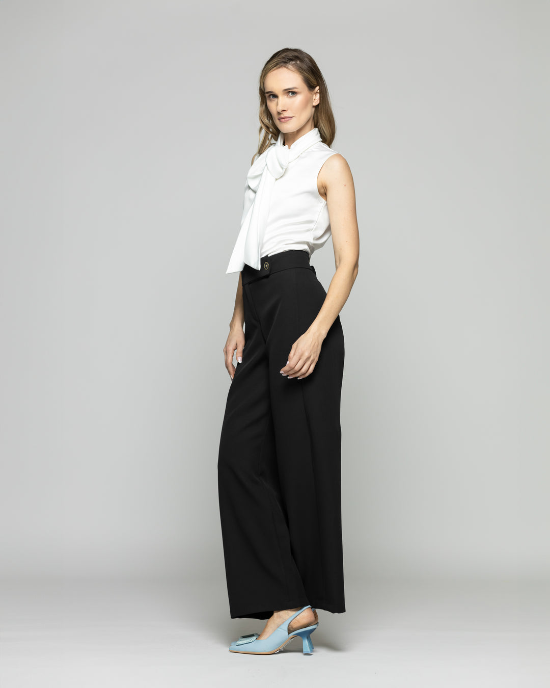 Blusa Mujer Gazania Sin Mangas Lazo Pañuelo Liso Blanco Crudo Ludovica