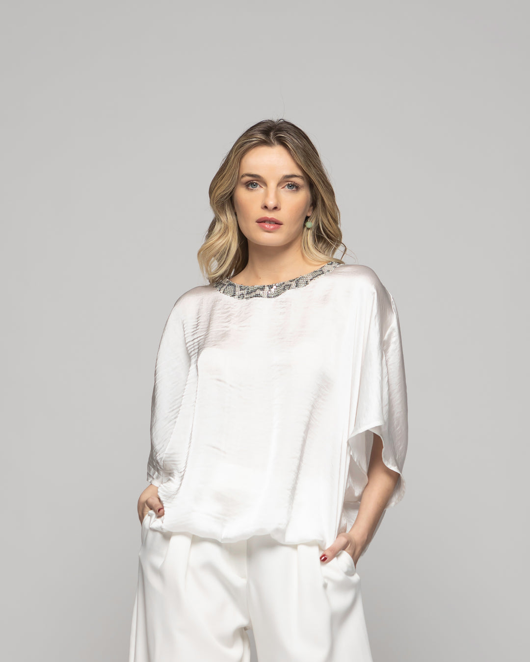 Blusa Mujer Girasol Satinada Detalle Lentejuelas Blanca Crudo Ludovica