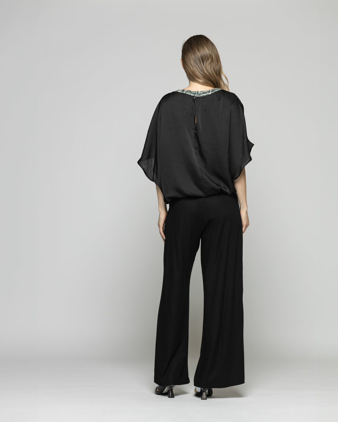 Blusa Mujer Girasol Satinada Detalle Lentejuelas Negra Ludovica
