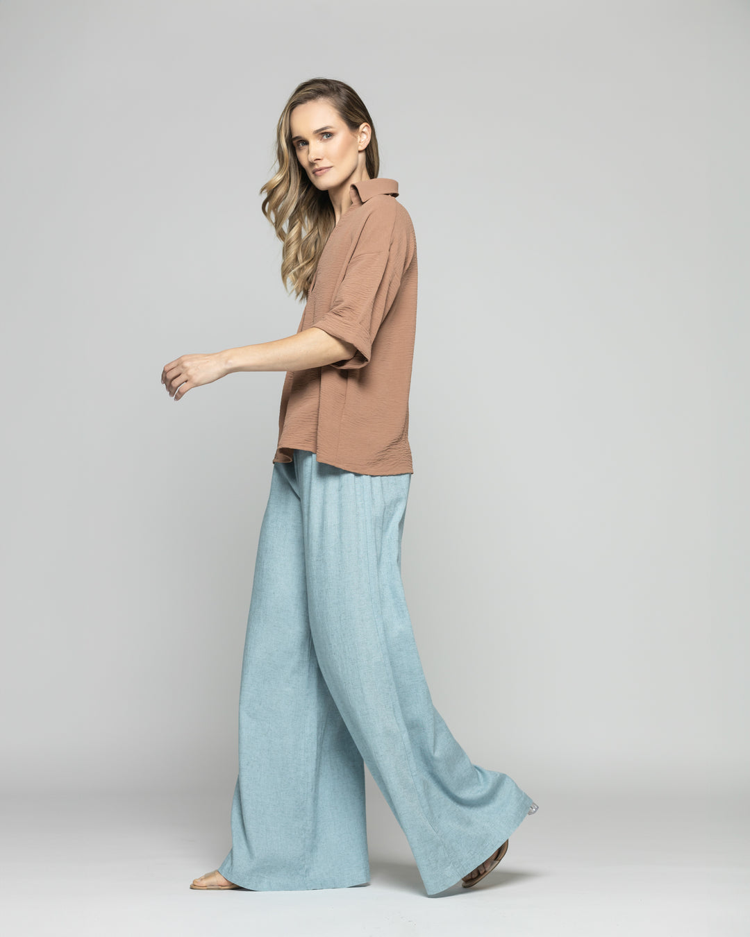 Blusa Mujer Gaura Escote V Con Cuello Media Manga Café Moka Ludovica