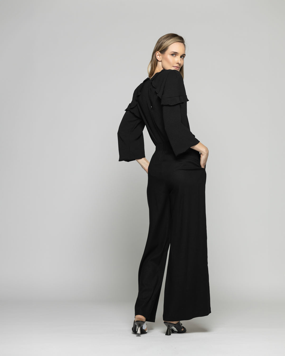 Blusa Mujer Eucomis Escote V Volantes Mangas 3/4 Negra Ludovica