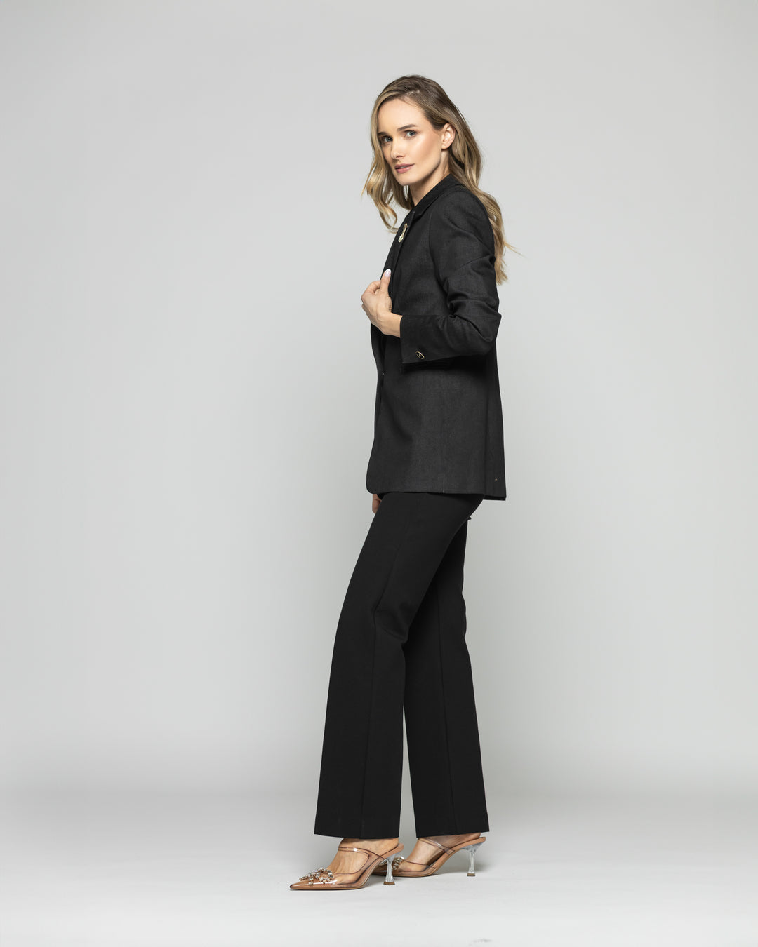 Blazer Mujer Jacarandá Clásico Con Prendedores Denim Negro Ludovica