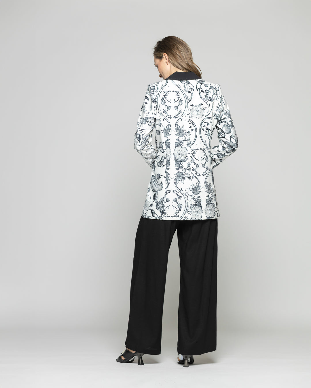 Blazer Mujer Lirio Clásico Estampado Botánico Negro Ludovica
