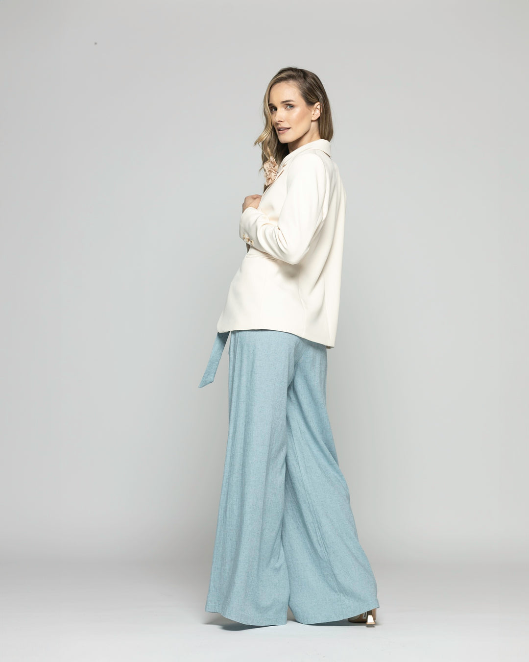 Blazer Mujer Lotus Clásico Con Flor Blanco Crema Ludovica