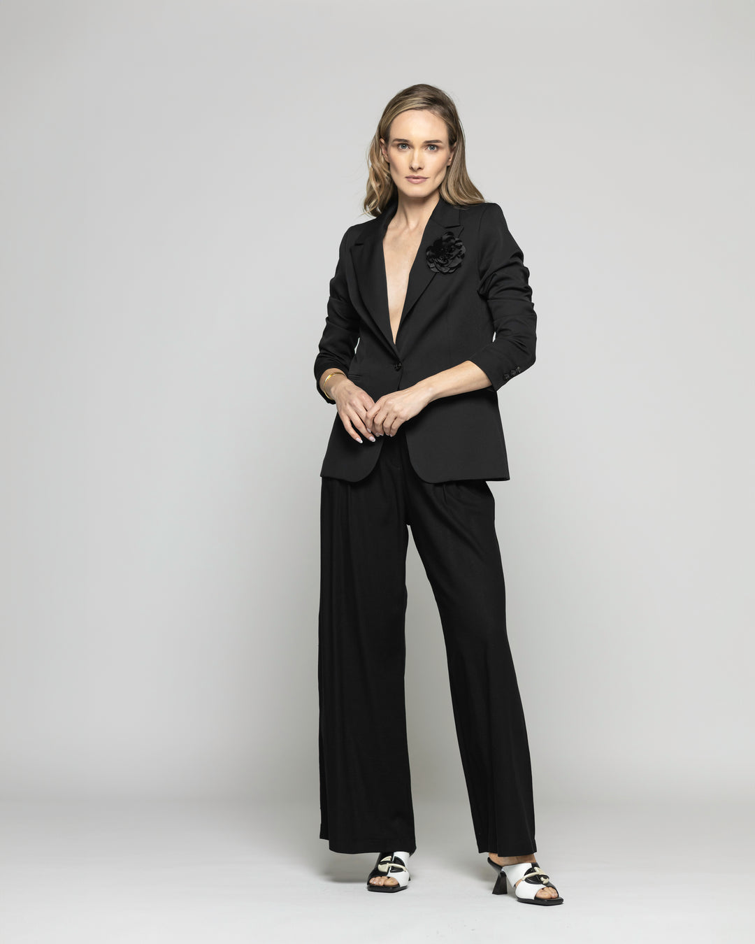 Blazer Mujer Lotus Clásico Con Flor Negro Ludovica