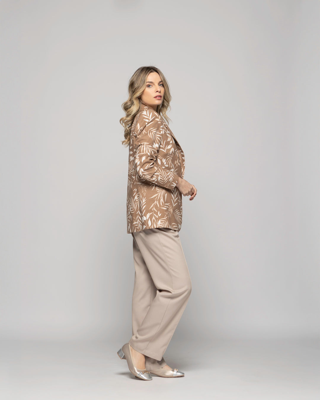 Blazer Mujer Magnolia Clásico Estampado Hojas Beige Ludovica