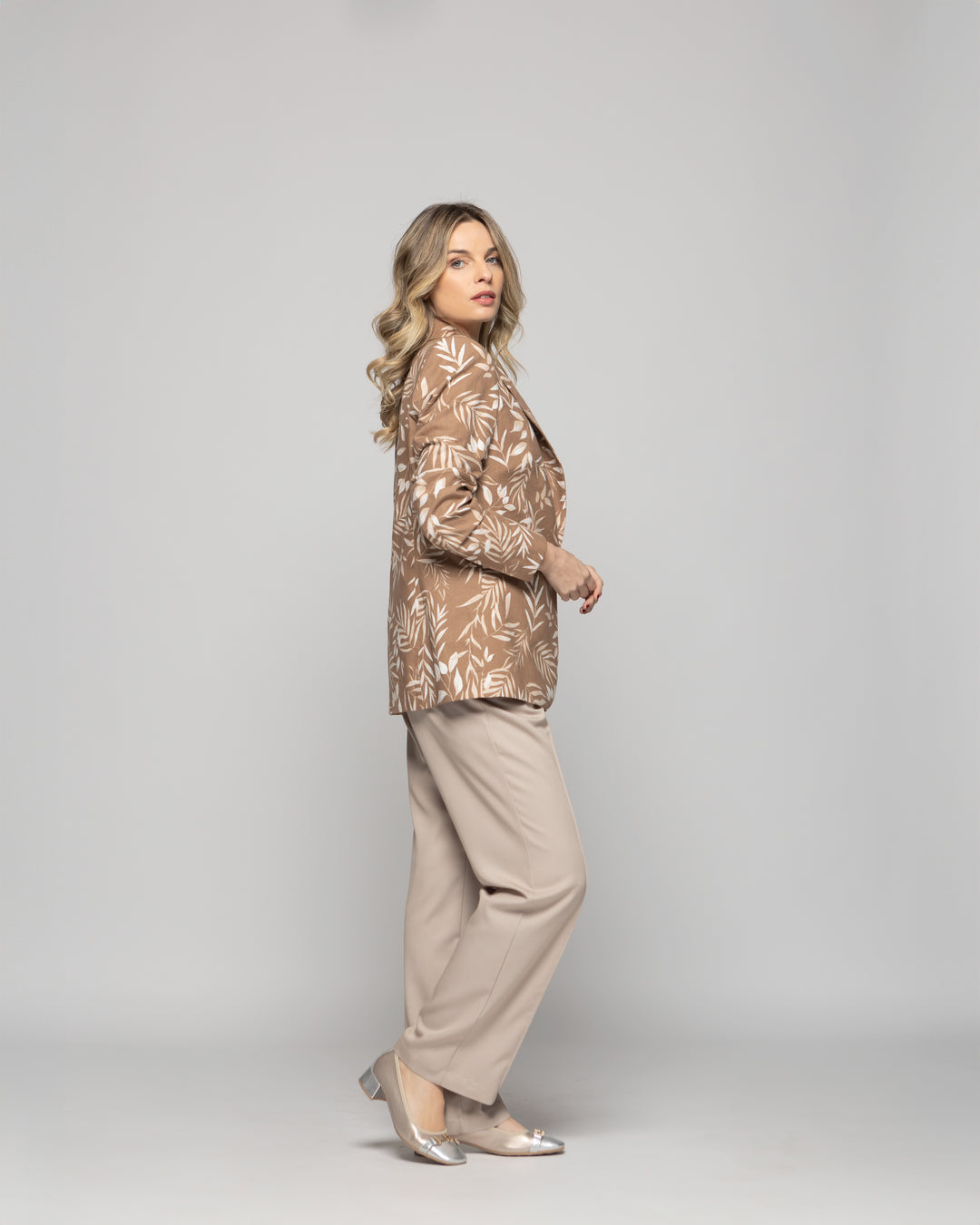 Blazer Mujer Magnolia Clásico Estampado Hojas Beige Ludovica