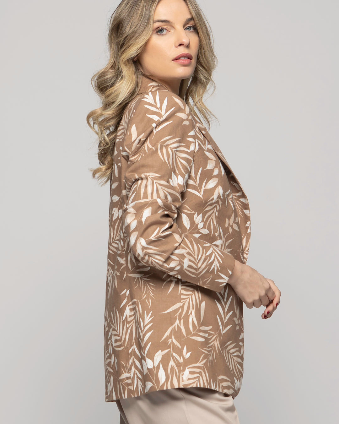 Blazer Mujer Magnolia Clásico Estampado Hojas Beige Ludovica
