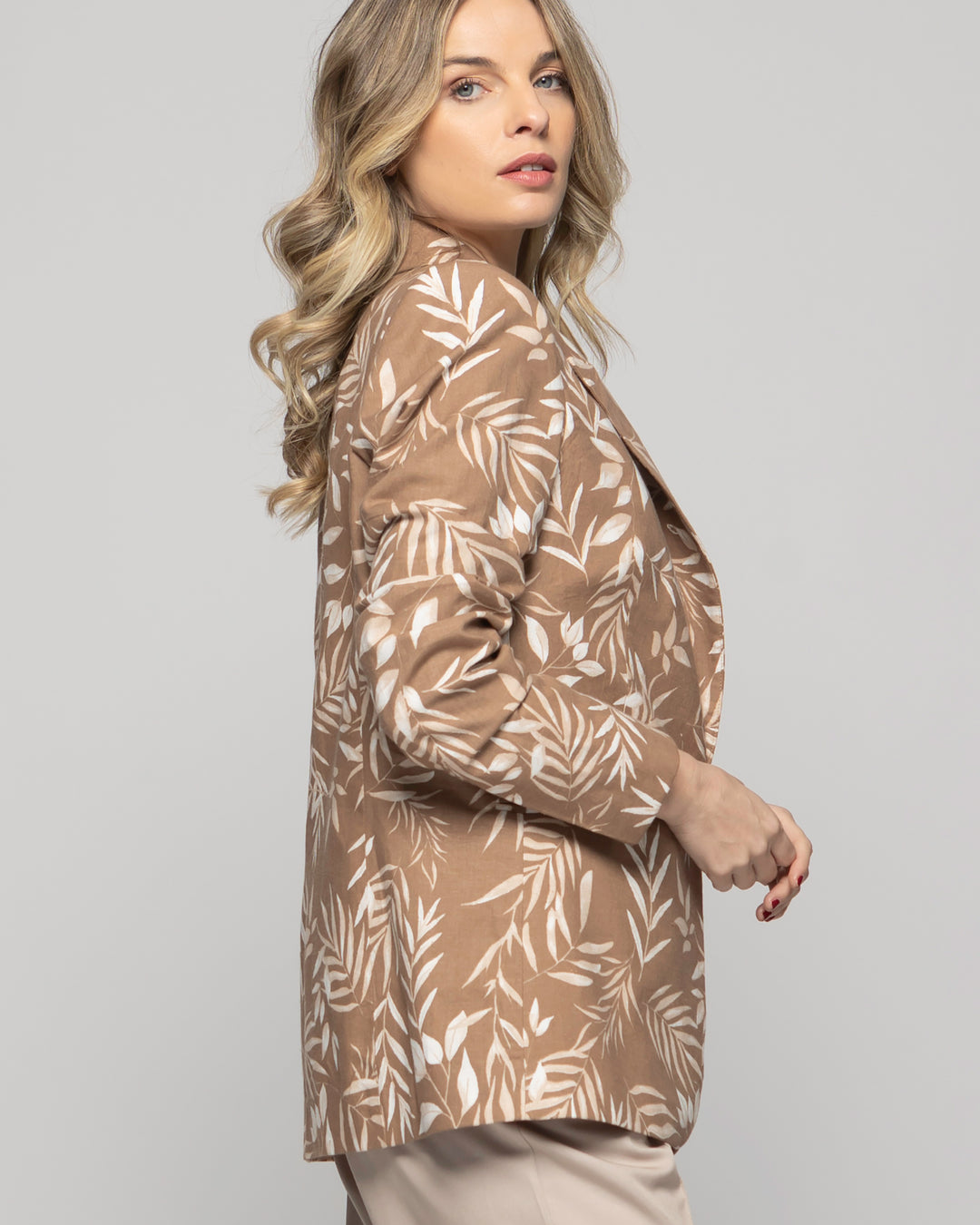 Blazer Mujer Magnolia Clásico Estampado Hojas Beige Ludovica