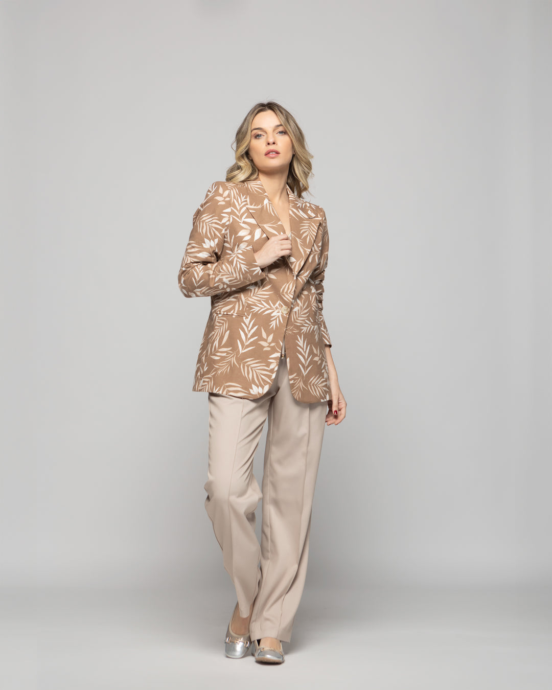 Blazer Mujer Magnolia Clásico Estampado Hojas Beige Ludovica