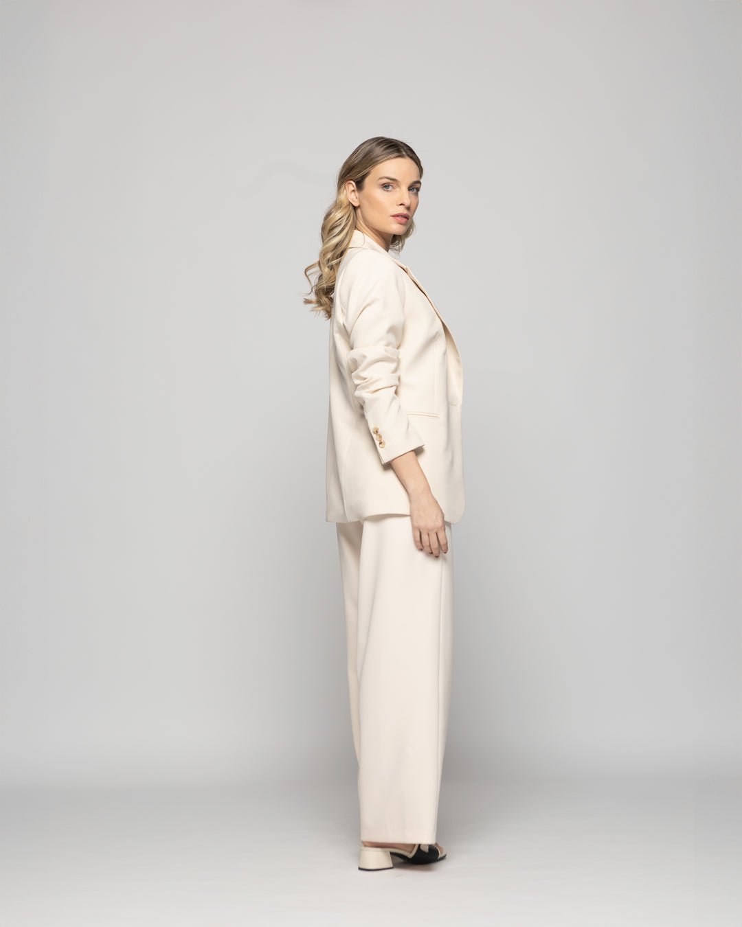 Blazer Mujer Magnolia Clásico Liso Blanco Crema Ludovica