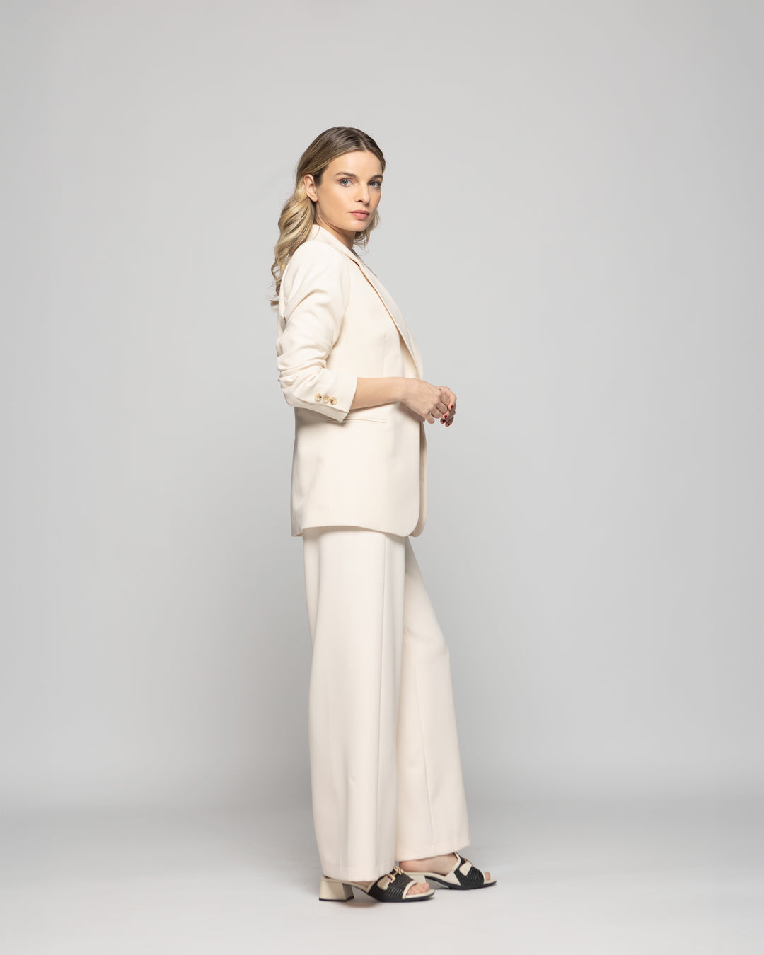 Blazer Mujer Magnolia Clásico Liso Blanco Crema Ludovica