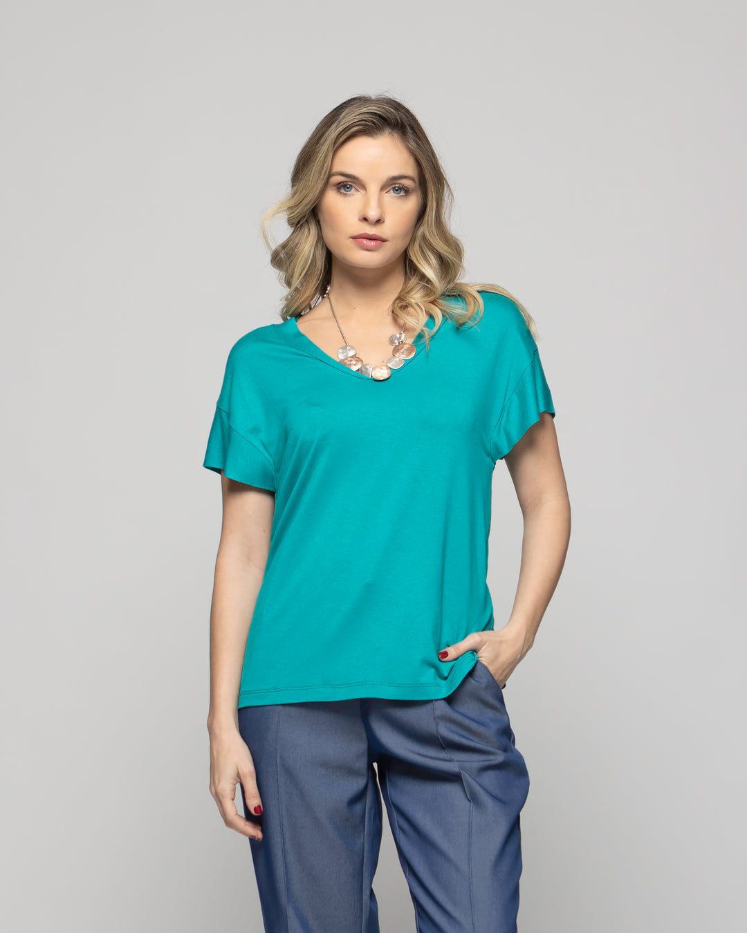 Polera Mujer Muscari Viscosa Manga Corta Escote V Lisa Verde Esmeralda Ludovica