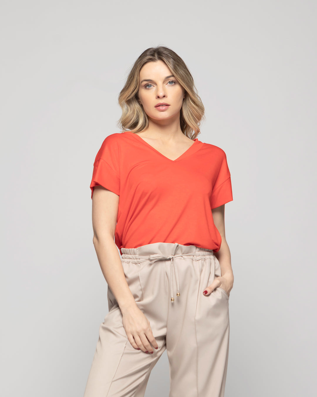 Polera Mujer Muscari Viscosa Manga Corta Escote V Lisa Naranja Ludovica