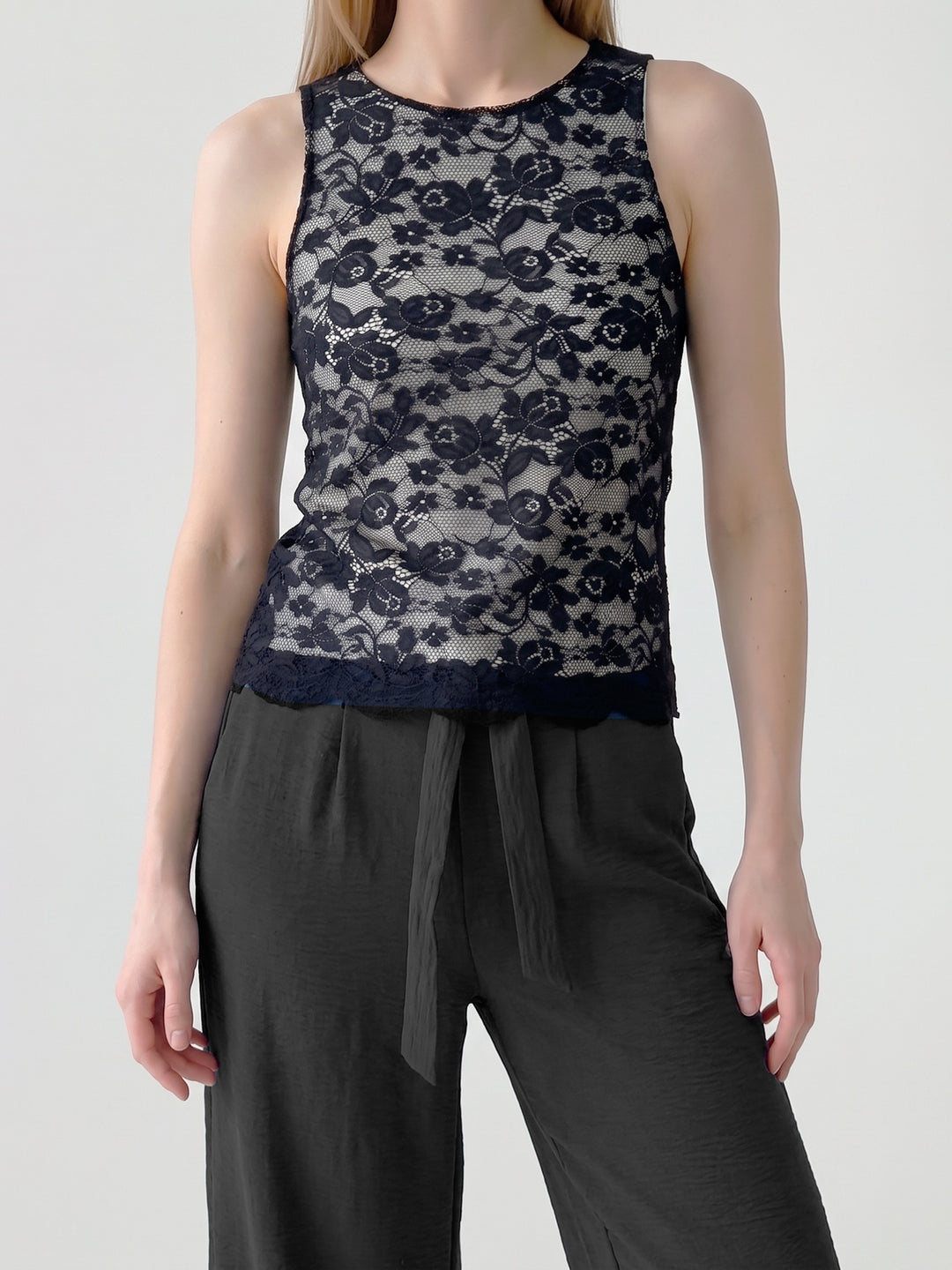 Polera Mujer Renata de Encaje Negro Ludovica