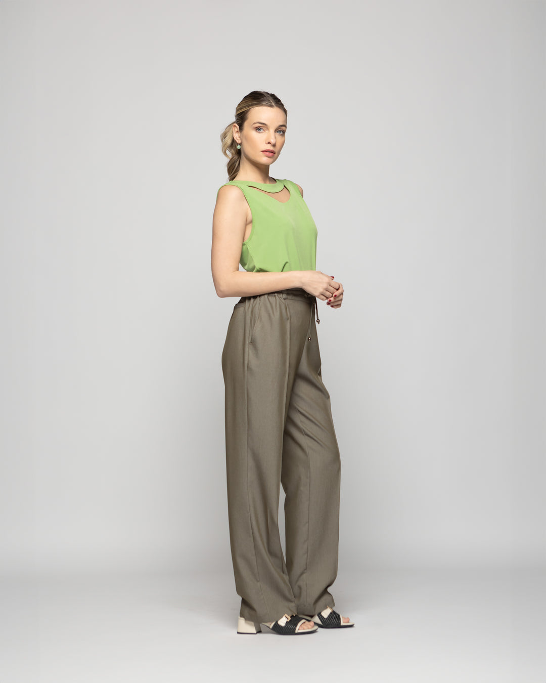 Polera Mujer Narciso Escote Medialuna Sin Mangas Verde Pistacho Ludovica