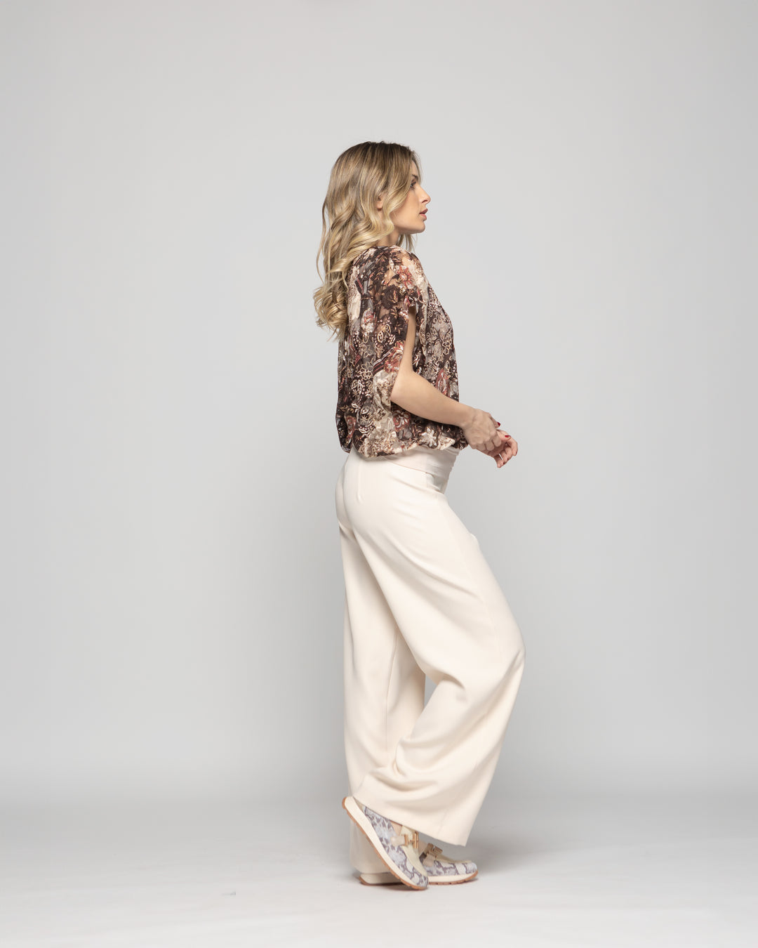 Polera Nigella Manga Caída Encaje Floral Café Chocolate Ludovica