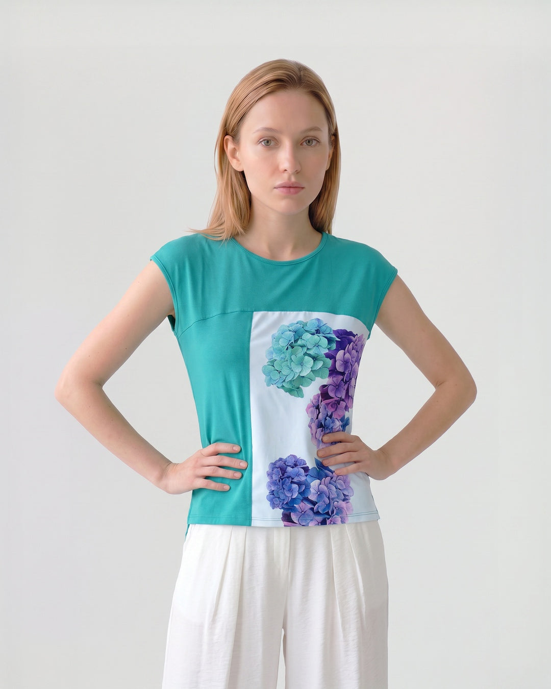 Polera Mujer Flavia Estampado Frontal Esmeralda Ludovica
