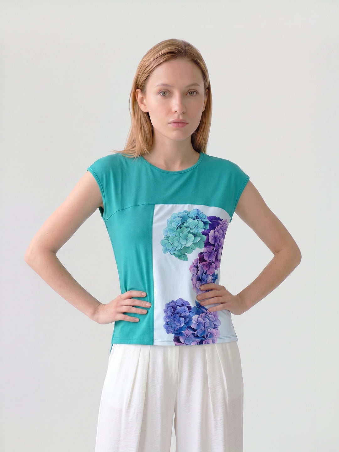 Polera Mujer Flavia Estampado Frontal Esmeralda Ludovica