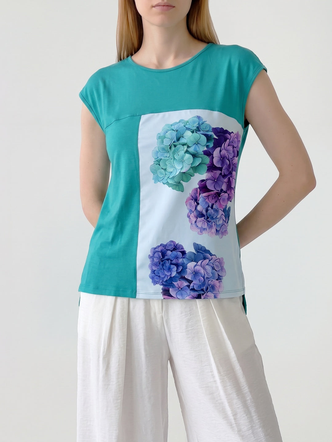 Polera Mujer Flavia Estampado Frontal Esmeralda Ludovica