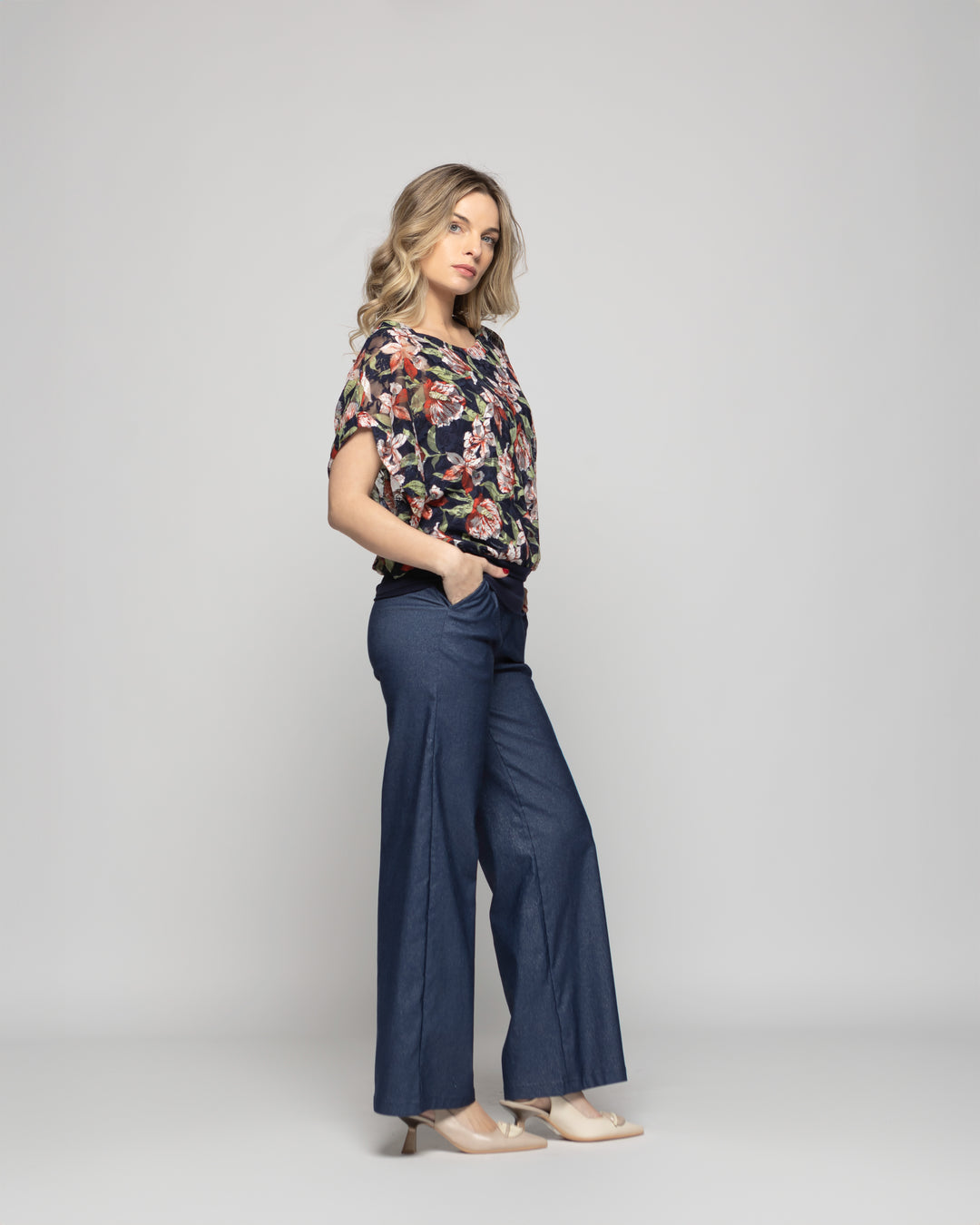 Polera Nigella Manga Caída Encaje Floral Azul Ludovica
