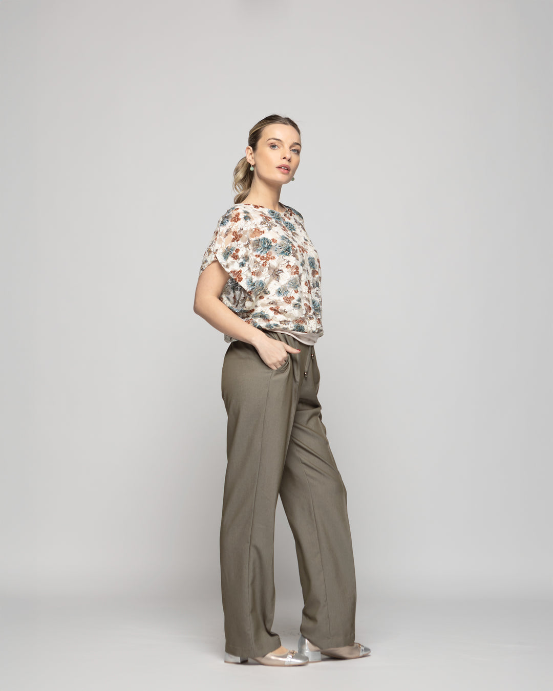 Polera Nigella Manga Caída Encaje Floral Blanco Crema Ludovica
