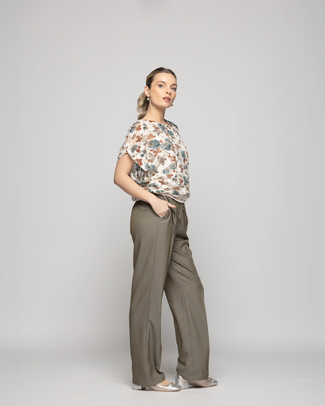 Polera Nigella Manga Caída Encaje Floral Blanco Crema Ludovica