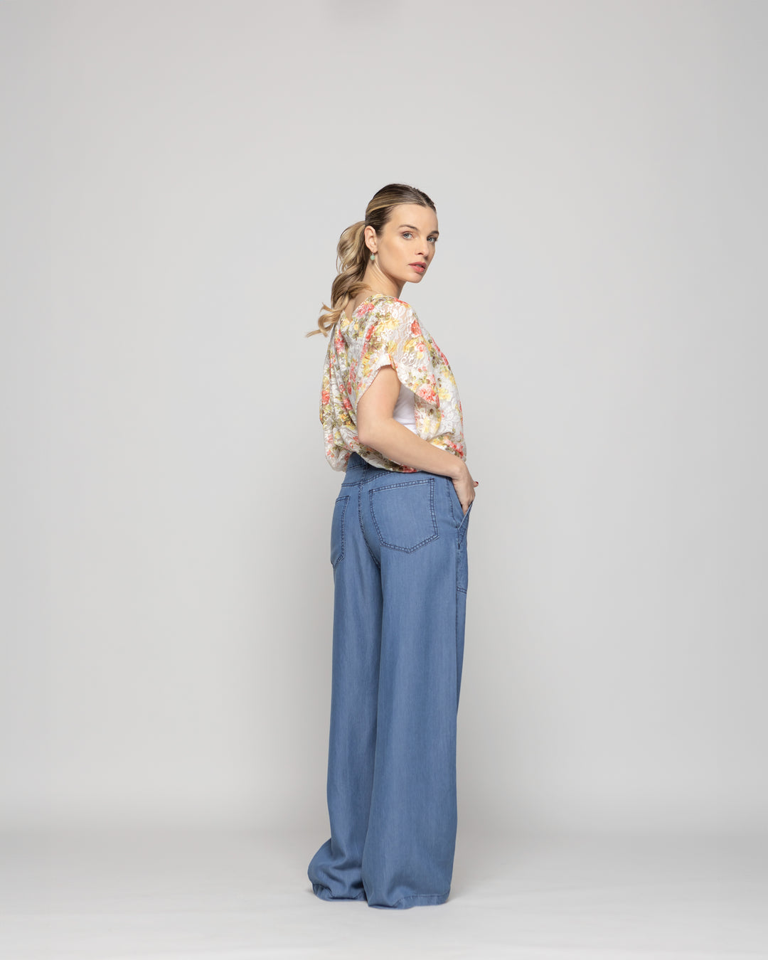 Polera Nigella Manga Caída Encaje Floral Rosado Y Blanco Ludovica