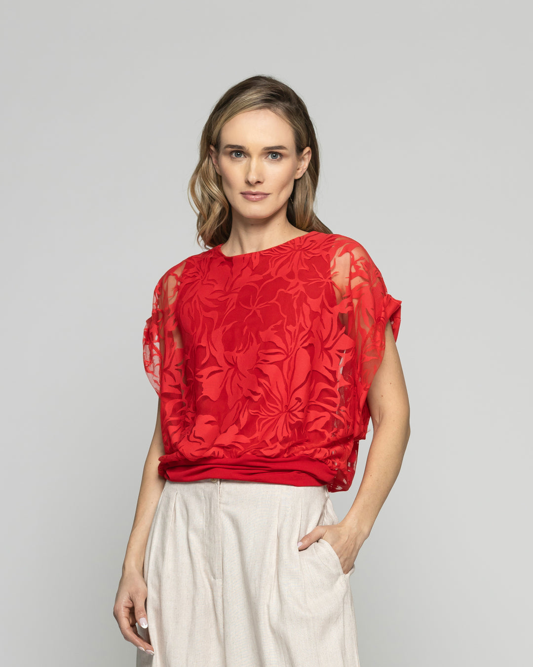 Polera Nigella Manga Caída Encaje Floral Rojo Ludovica